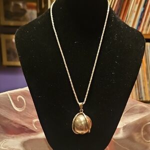 Elegant Silver vintqge globe Pendant Necklace